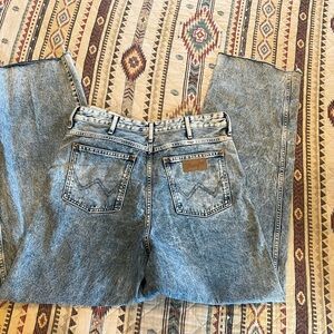Wrangler Barrel fit jeans!